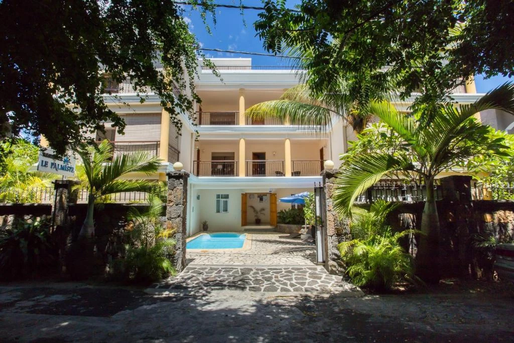 Outside view of Residence Le Palmiste